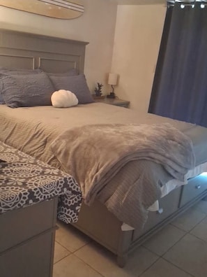 2 bedrooms, iron/ironing board, WiFi (free), bed sheets