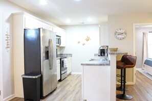 Private kitchen - Family Beach Retreat,  Arcade, Fire Pit, Dog Friendly (Surf City)