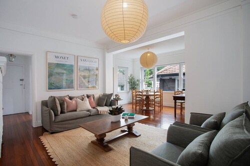Winchester Stylish Art Deco Apartment in Edgecliff