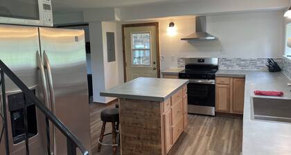 Fabulous 1 bedroom and loft home near Carey perfect for relaxing stays