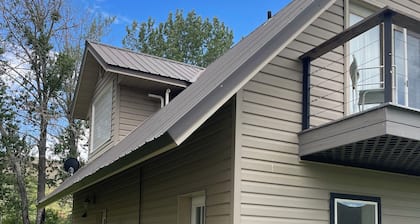 Fabulous 1 bedroom and loft home near Carey perfect for relaxing stays