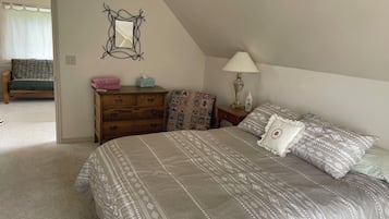 2 bedrooms, travel cot, bed sheets