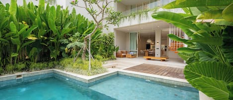 สระว่ายน้ำส่วนตัว