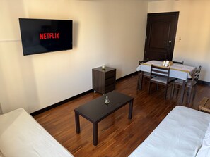 Dining - Premium Apartment - Total Comfort & Connectivity (La Paz)