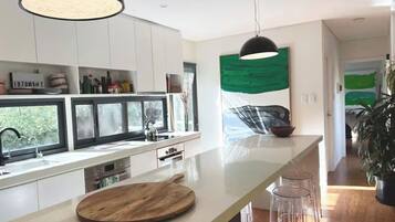 Coffee/tea maker, fridge, microwave, oven