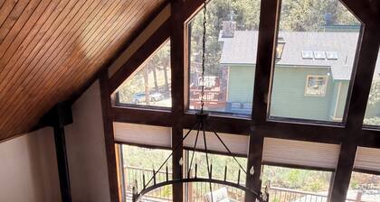 Cozy 4-bedroom cabin in marvelous Frazier Park with AC