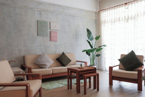 Living area - TP101/CityTrain/Family (Taipei City)