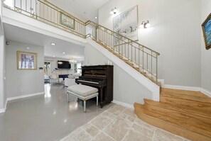 Interior - Stunning villa mins to beaches (Lomita)