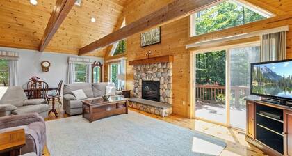 Family and dog friendly lakeview 3-bedroom house in Wakefield NH