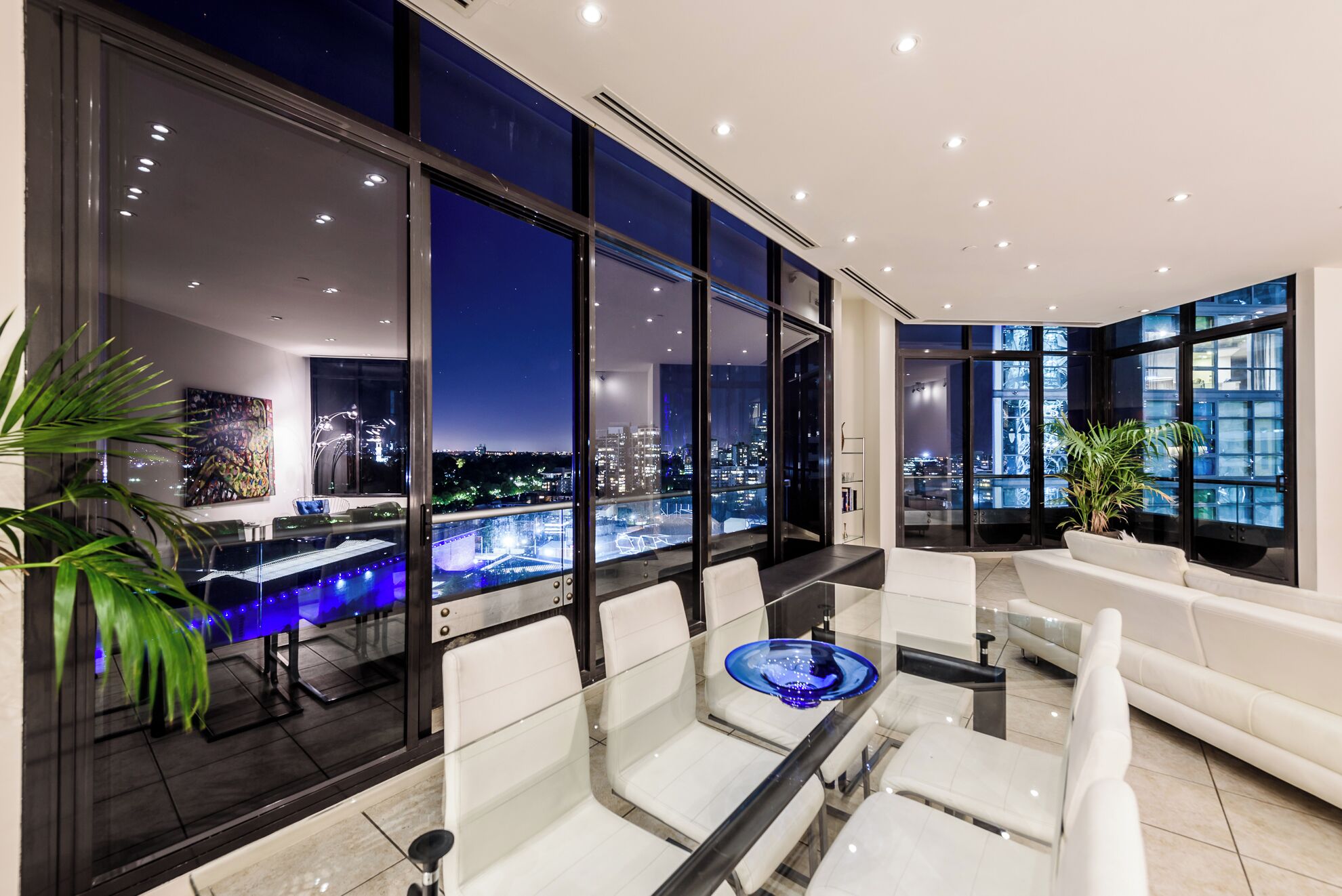 Luxury Apartment, Balcony, City View | In-room dining