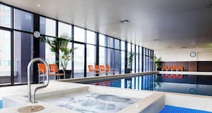 Innendørsbasseng