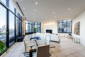 Luksusleilighet, balkong, byutsikt | Innvendig