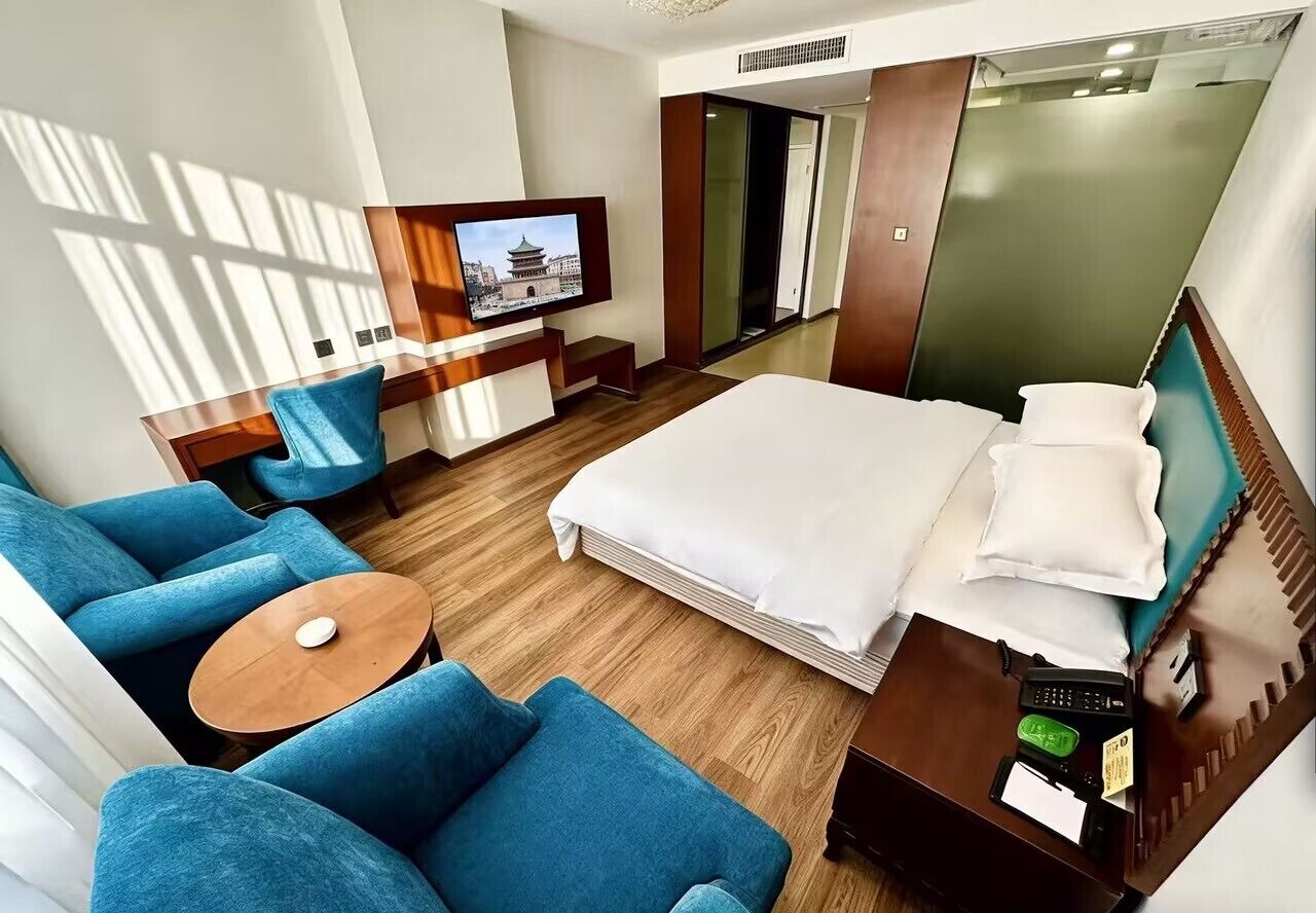 Habitación individual básica, vista a la ciudad | Espacio para trabajar con laptop y wifi gratis 