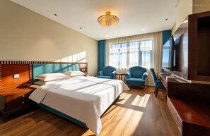 Habitación individual básica, vista a la ciudad | Espacio para trabajar con laptop y wifi gratis 