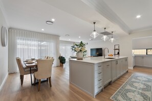 Dining - Home Waters Wannanup -Luxury coastal retreat with Pool & Spa (Wannanup)