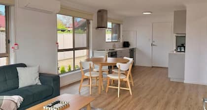 Stay in the Heart of Armidale – Modern 2BR Accommodation