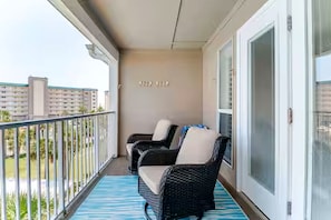 Property grounds - Adorable 1-bedroom condo steps from the beach in Perdido Key - Sleeps 6!! (Pensacola)