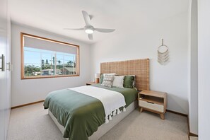 4 bedrooms, iron/ironing board, WiFi