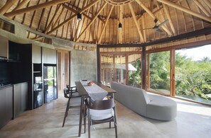 Vil·la de luxe, 2 dormitoris, vistes a la piscina | Interior