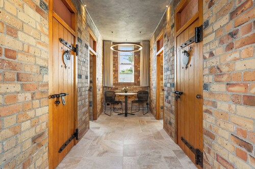 Newmarket Central Boutique Suites