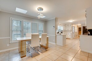 Dining - Spacious 6-bedroom house in serene Marietta with AC (Marietta)
