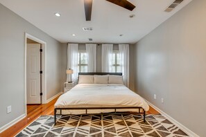 6 bedrooms, iron/ironing board, free WiFi, bed sheets - Spacious 6-bedroom house in serene Marietta with AC (Marietta)