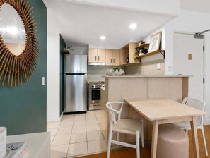 Private kitchen - Coast in Bloom - Resort Serenity at 5204 (Tweed)