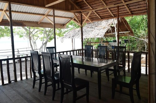 Tanjung Kalemo Resort