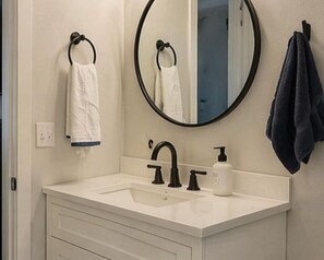Shower, hair dryer, towels, soap - Hidden Sapphire Shores - Near Beach + Fire Pit + Family Retreat (Michigan City)