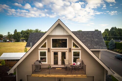 Bright Loft Near Wineries & Park | Sleeps 6