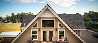 Bright Loft Near Wineries & Park | Sleeps 6