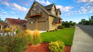 A two-story house with a balcony, a garage, and a well-maintained lawn. - Bright Loft Near Wineries & Park | Sleeps 6 (College Place)
