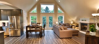 Bright Loft Near Wineries & Park | Sleeps 6