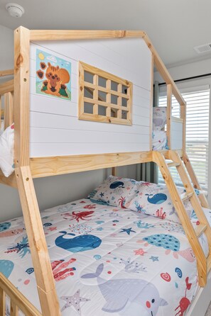 3 bedrooms, iron/ironing board, free WiFi, bed sheets