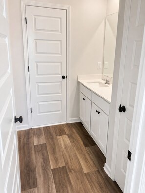 Bathroom - 3BR Townhouse Pool Access, Near Beach&Attractions (Myrtle Beach)