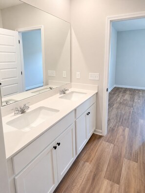 Bathroom - 3BR Townhouse Pool Access, Near Beach&Attractions (Myrtle Beach)