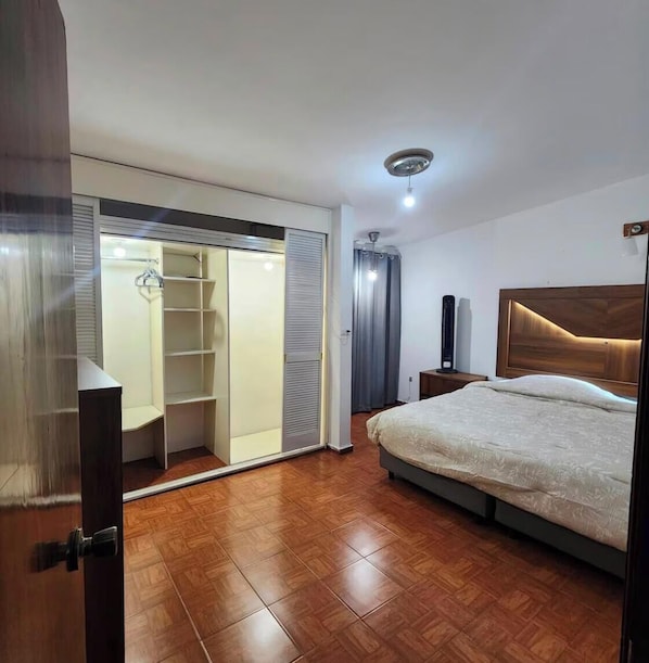 3 bedrooms, internet, bed sheets