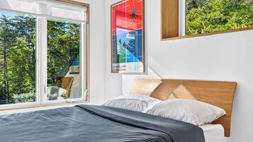 1 bedroom, desk, iron/ironing board, WiFi (free)