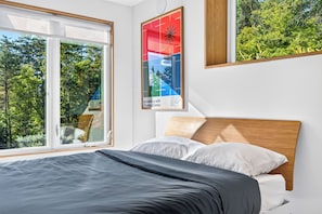 1 bedroom, desk, iron/ironing board, WiFi (free)