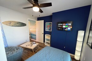 3 bedrooms, desk, iron/ironing board, free WiFi - 3-bedroom house short walk to beach with rooftop deck, putting green (St. Augustine)