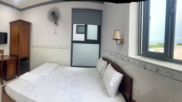 Basic Double Room | Desk, laptop workspace, free WiFi
