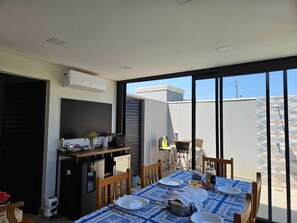 Outdoor dining - Vrbo Property (Mirassol)