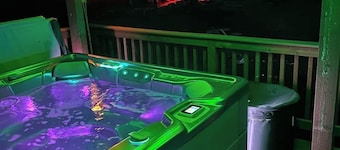 Luxury Alaska Spa Retreat • Hot Tub • Sauna • Cold Plunge • Fire Pit