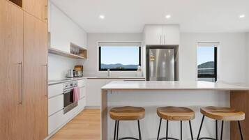 Coffee/tea maker, fridge, microwave, oven