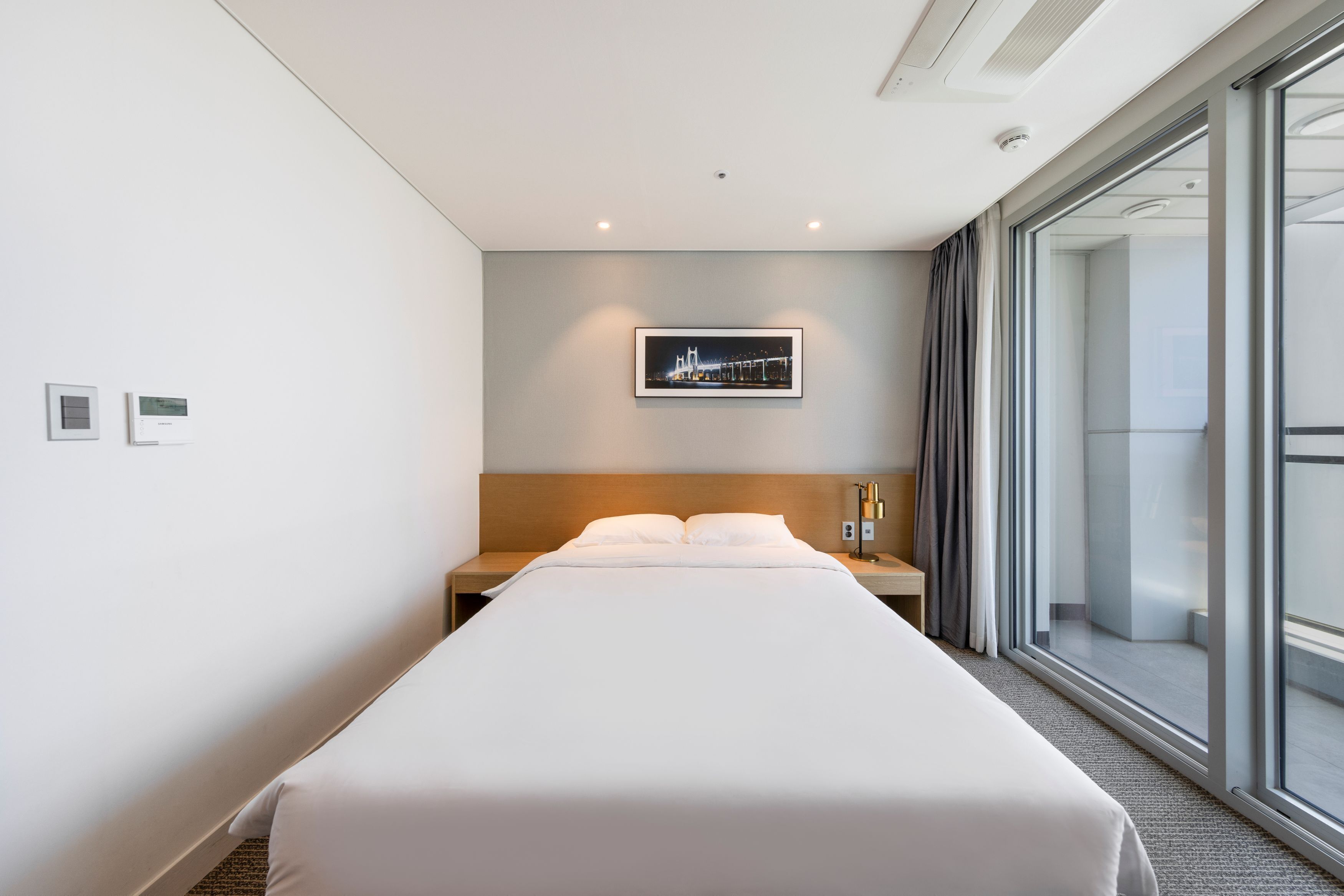 Habitación económica con 2 camas individuales | Ropa de cama de alta calidad, cortinas opacas, sistema de insonorización