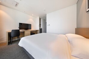 Ropa de cama de alta calidad, cortinas opacas, sistema de insonorización