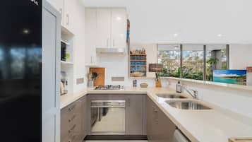Fridge, microwave, oven, stovetop