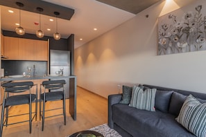 Comfort Apartment, City View | Living area