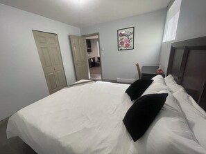 Room - Spacious Guest Suite in Coquitlam (Coquitlam)