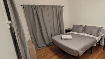 2 bedrooms, desk, iron/ironing board, travel crib